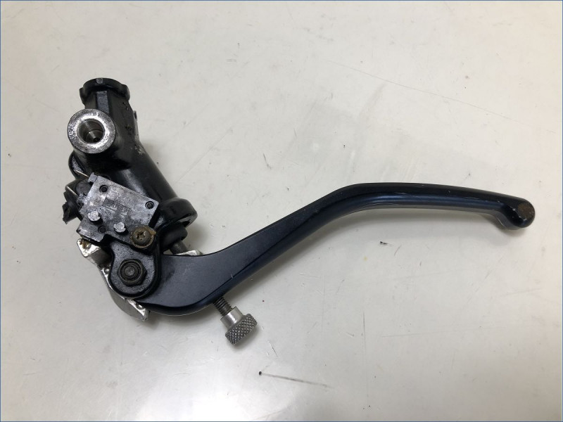 MAITRE CYLINDRE DE FREIN AVANT YAMAHA MT01 2005