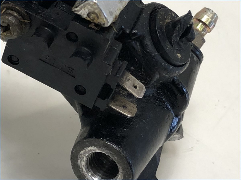 MAITRE CYLINDRE DE FREIN AVANT YAMAHA MT01 2005