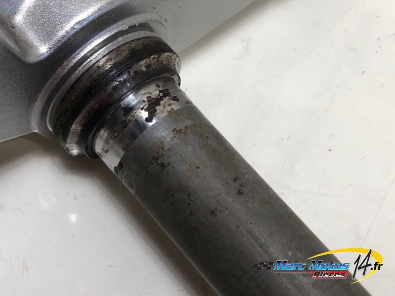 TE DE FOURCHE INFERIEUR YAMAHA MT01 2005