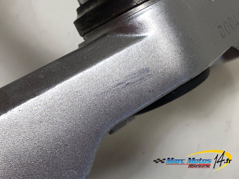 TE DE FOURCHE INFERIEUR YAMAHA MT01 2005