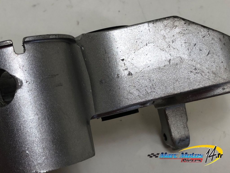 TE DE FOURCHE SUPERIEUR YAMAHA MT01 2005