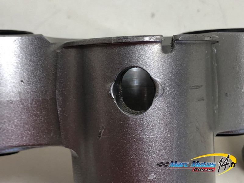 TE DE FOURCHE SUPERIEUR YAMAHA MT01 2005