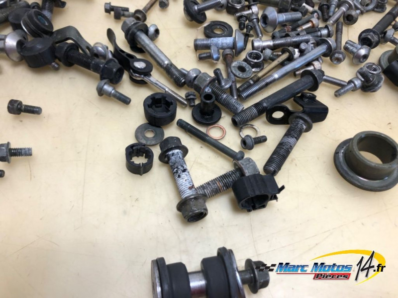 VISSERIE YAMAHA MT01 2005