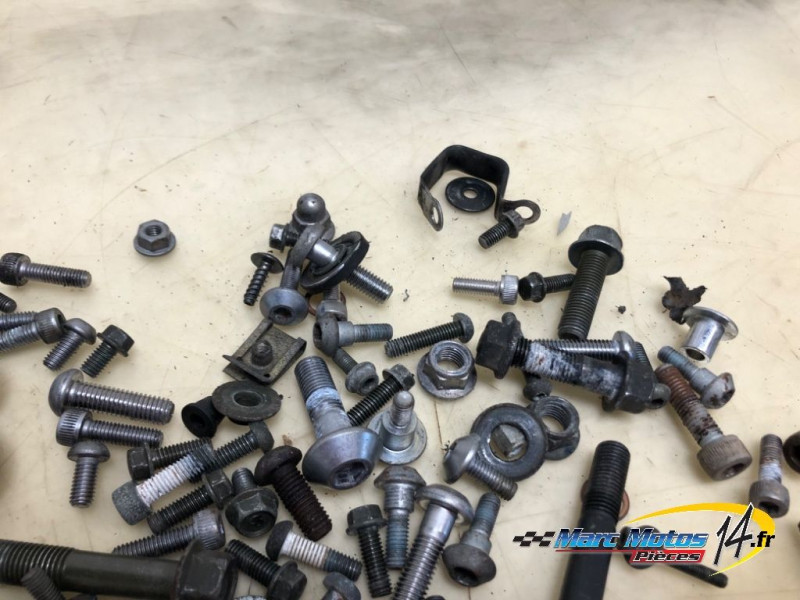 VISSERIE YAMAHA MT01 2005