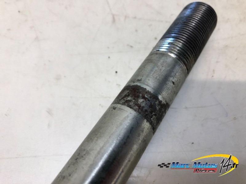 AXE DE ROUE AVANT KAWASAKI Z750 2004