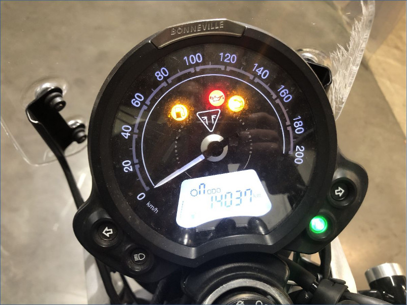 TRIUMPH 900 STREET TWIN 