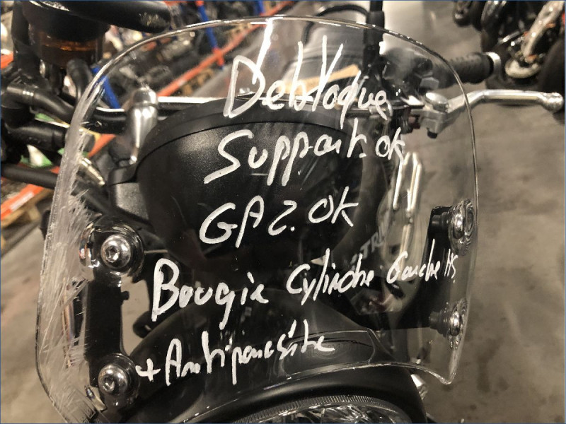 TRIUMPH 900 STREET TWIN 