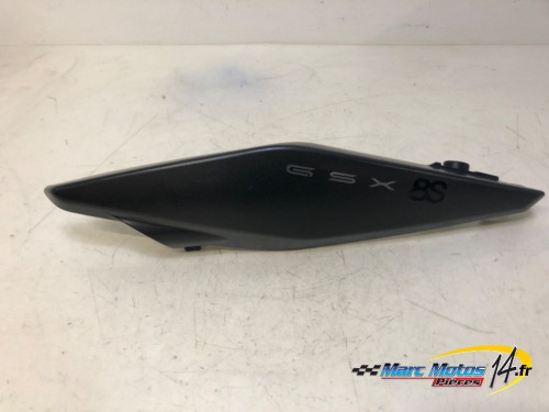 CACHE LATERAL GAUCHE SUZUKI 800 GSX-8S A2 2023