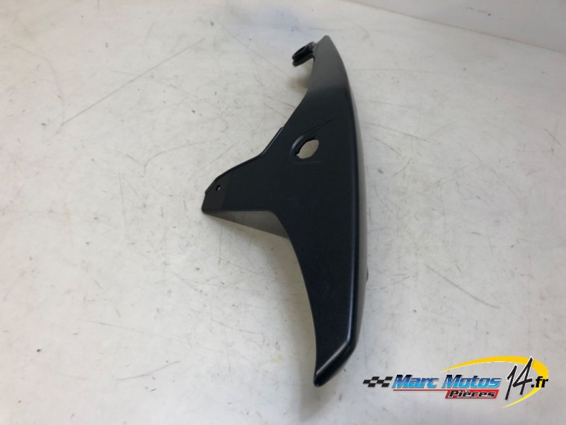 CACHE LATERAL GAUCHE SUZUKI 800 GSX-8S A2 2023