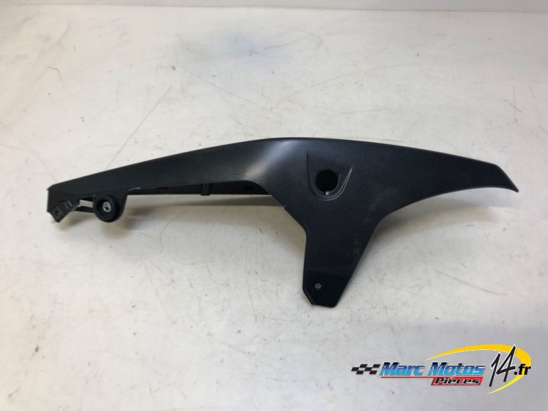 CACHE LATERAL GAUCHE SUZUKI 800 GSX-8S A2 2023