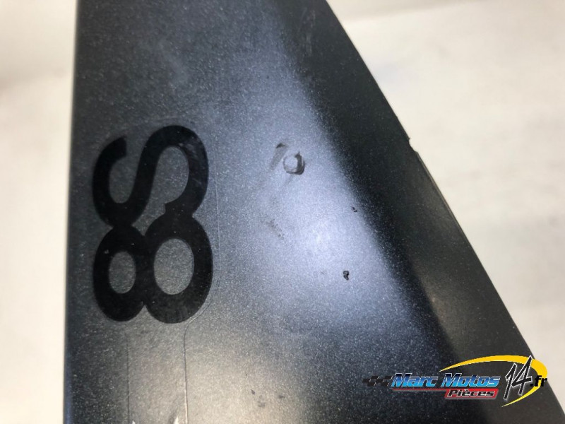 CACHE LATERAL GAUCHE SUZUKI 800 GSX-8S A2 2023