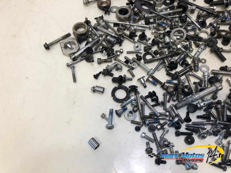 VISSERIE SUZUKI 800 GSX-8S A2 2023