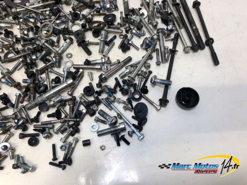 VISSERIE SUZUKI 800 GSX-8S A2 2023