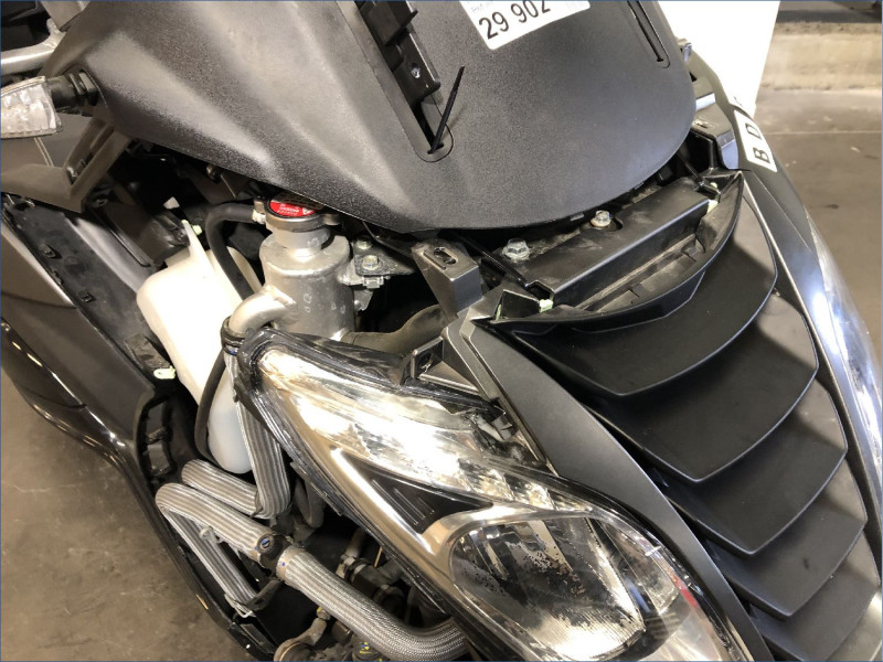 PEUGEOT 400 METROPOLIS BLACK EDITION