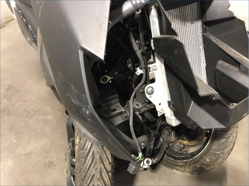 PEUGEOT 400 METROPOLIS 