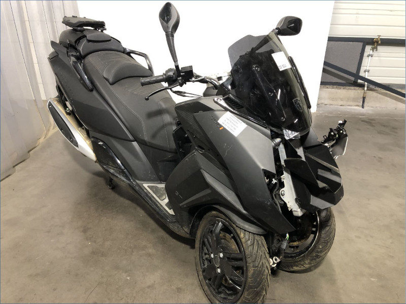 PEUGEOT 400 METROPOLIS 