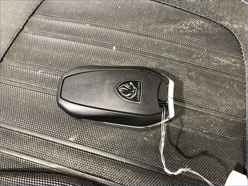 PEUGEOT 400 METROPOLIS 