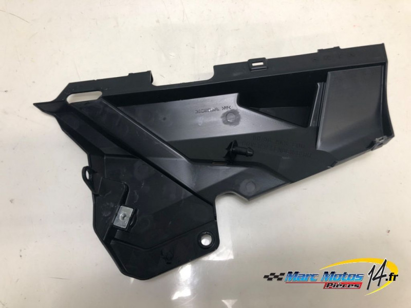 CACHE LATERAL INTERMEDIAIRE DROIT HONDA 1100 AFRICA TWIN 2021