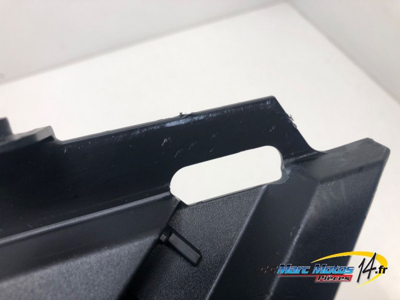 CACHE LATERAL INTERMEDIAIRE DROIT HONDA 1100 AFRICA TWIN 2021