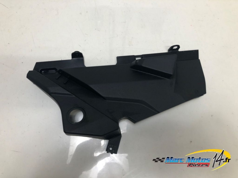 CACHE LATERAL INTERMEDIAIRE GAUCHE HONDA 1100 AFRICA TWIN 2021