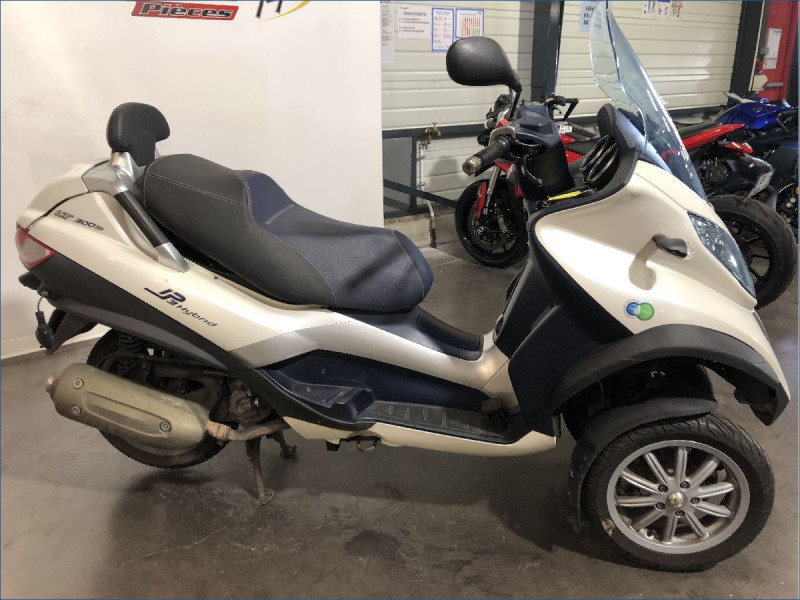 PIAGGIO 300 MP3 HYBRIDE