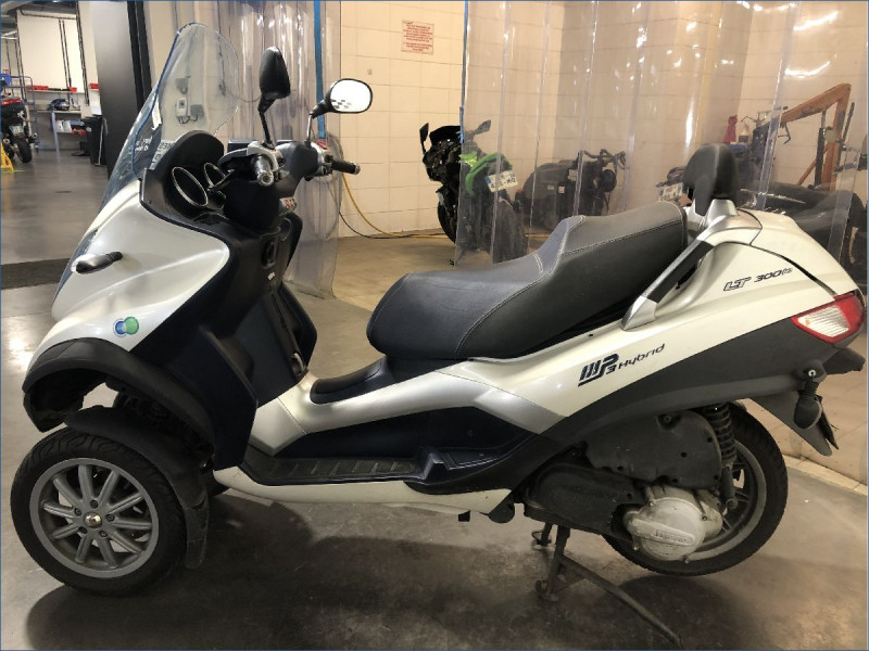 PIAGGIO 300 MP3 HYBRIDE