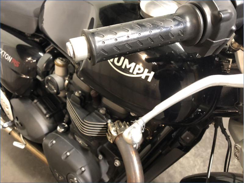 TRIUMPH 1200 THRUXTON RS