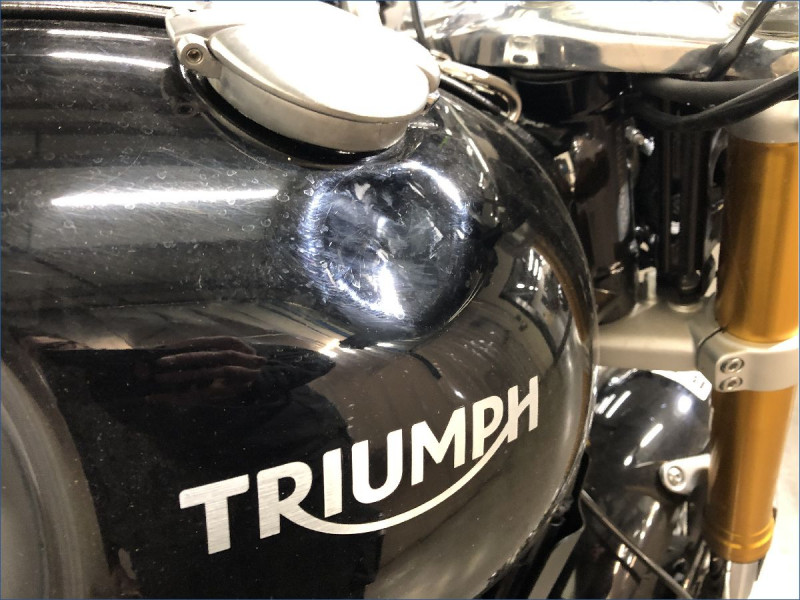 TRIUMPH 1200 THRUXTON RS