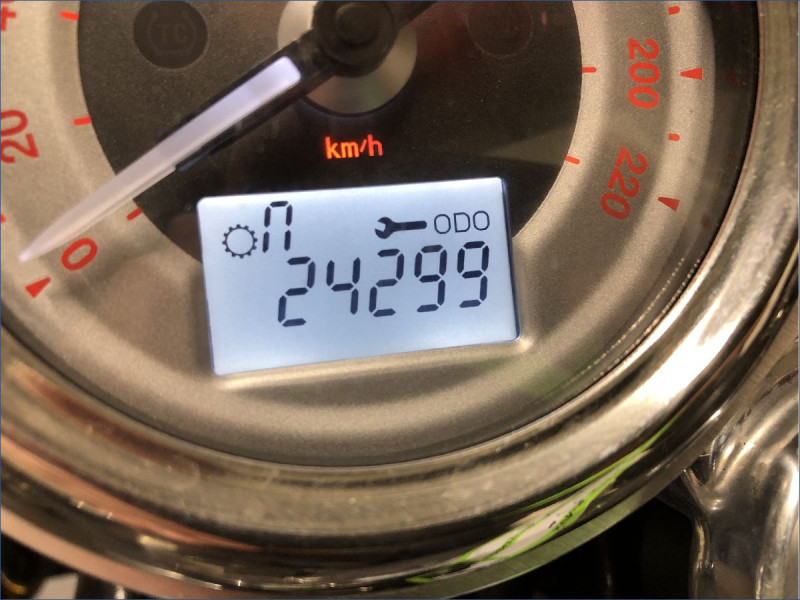 TRIUMPH 1200 THRUXTON RS