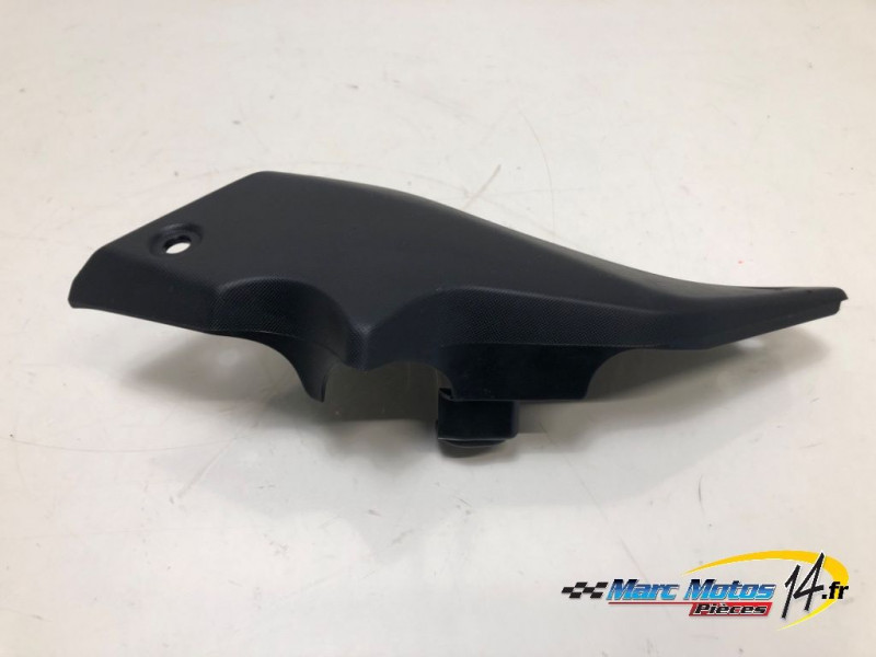 CACHE LATERAL INTERMEDIAIRE DROIT YAMAHA MT07 TRACER 2022