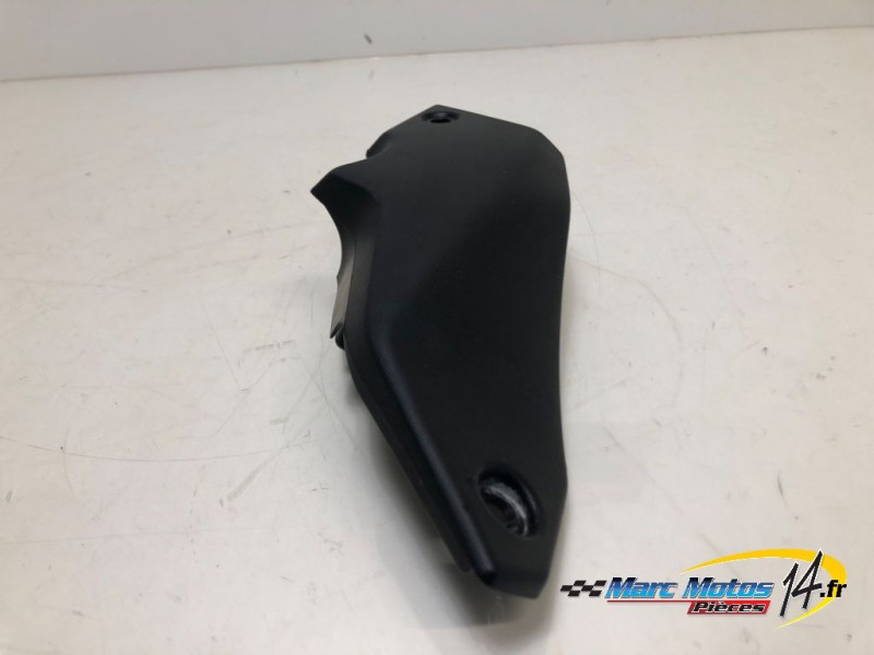 CACHE LATERAL INTERMEDIAIRE DROIT YAMAHA MT07 TRACER 2022