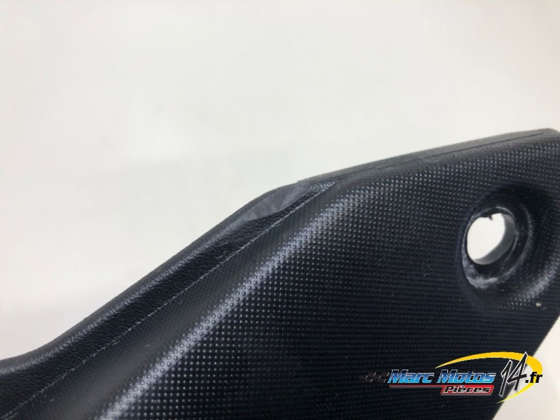 CACHE LATERAL INTERMEDIAIRE DROIT YAMAHA MT07 TRACER 2022
