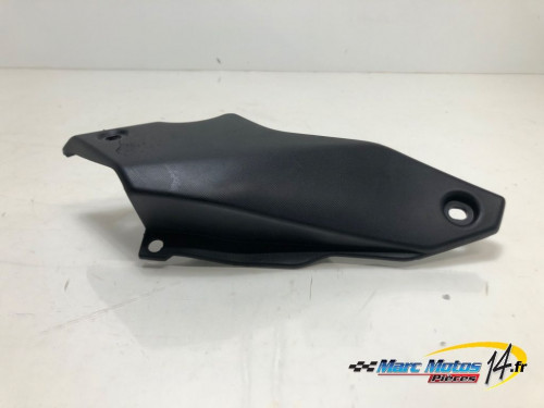 CACHE LATERAL INTERMEDIAIRE GAUCHE YAMAHA MT07 TRACER 2022