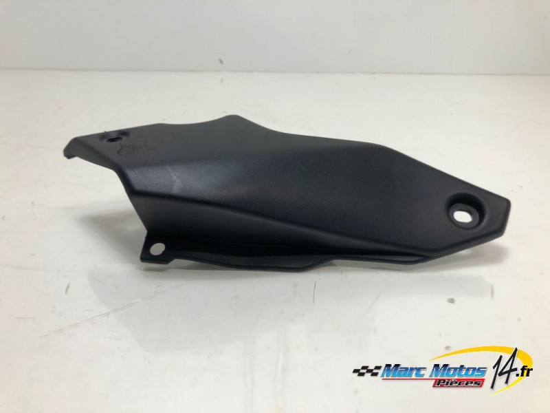 CACHE LATERAL INTERMEDIAIRE GAUCHE YAMAHA MT07 TRACER 2022