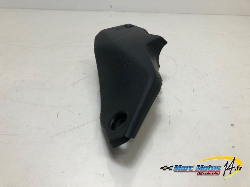 CACHE LATERAL INTERMEDIAIRE GAUCHE YAMAHA MT07 TRACER 2022