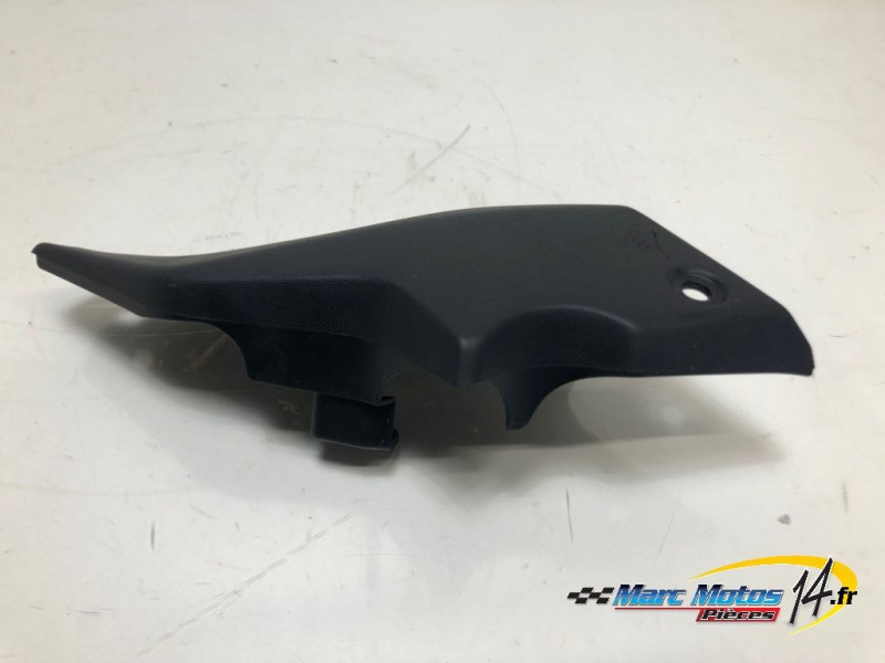 CACHE LATERAL INTERMEDIAIRE GAUCHE YAMAHA MT07 TRACER 2022
