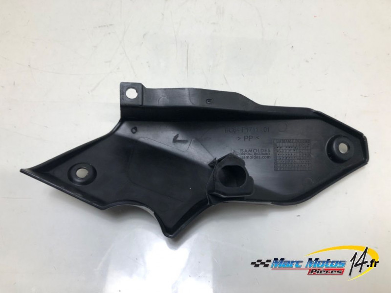 CACHE LATERAL INTERMEDIAIRE GAUCHE YAMAHA MT07 TRACER 2022