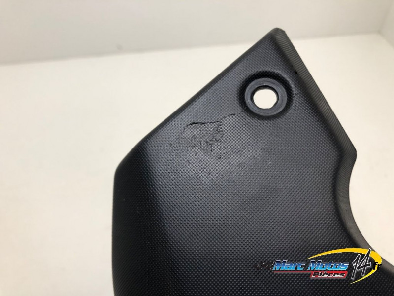 CACHE LATERAL INTERMEDIAIRE GAUCHE YAMAHA MT07 TRACER 2022