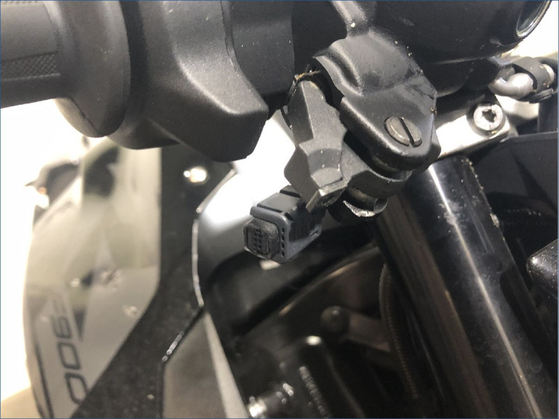 BMW F900R TRIPLE BLACK A2