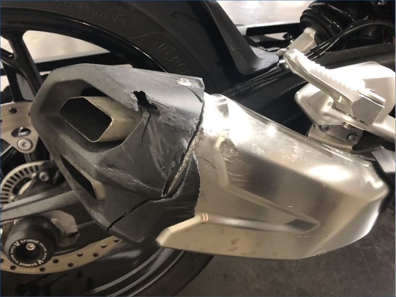 BMW F900R TRIPLE BLACK A2