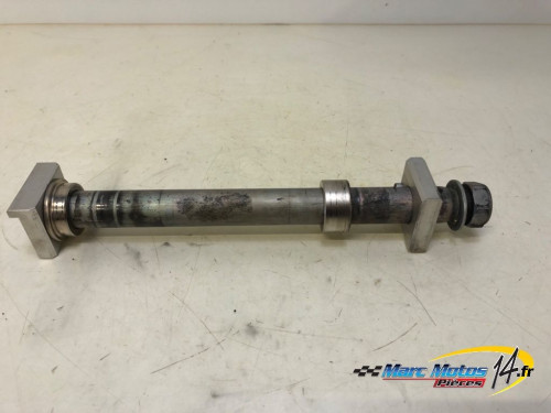 AXE DE ROUE ARRIERE YAMAHA R1 2008