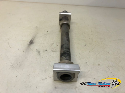 AXE DE ROUE ARRIERE YAMAHA R1 2008