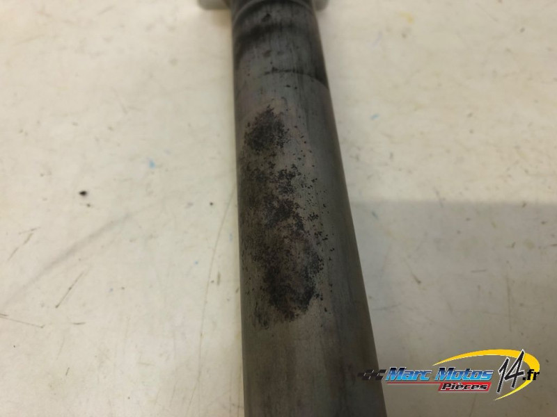 AXE DE ROUE ARRIERE YAMAHA R1 2008