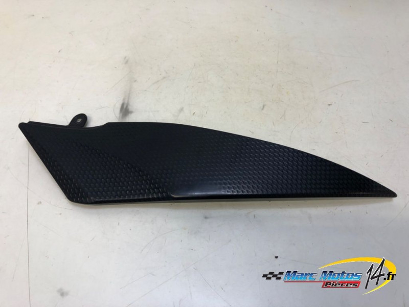 CACHE LATERAL INTERMEDIAIRE DROIT YAMAHA R1 2008