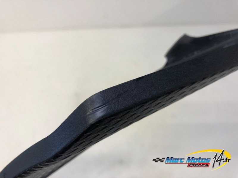 CACHE LATERAL INTERMEDIAIRE DROIT YAMAHA R1 2008