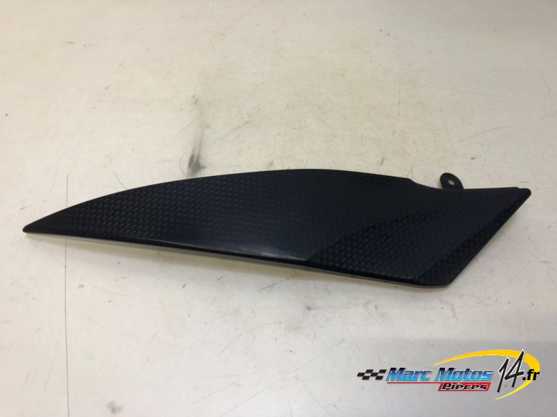 CACHE LATERAL INTERMEDIAIRE GAUCHE YAMAHA R1 2008