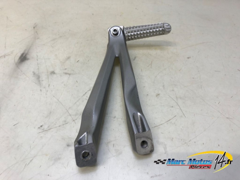 PLATINE ARRIERE DROITE YAMAHA R1 2008