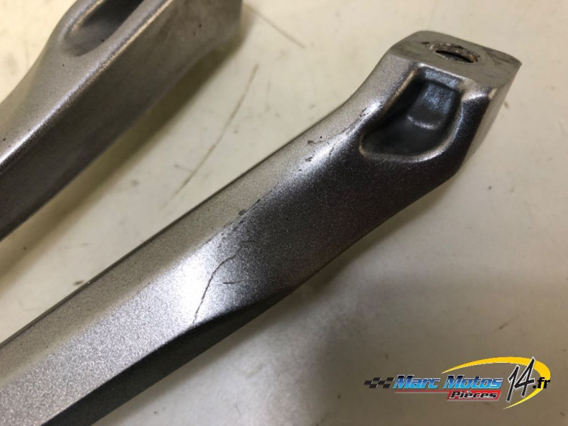 PLATINE ARRIERE DROITE YAMAHA R1 2008