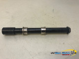 AXE DE ROUE AVANT YAMAHA R1 2004