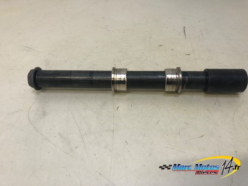 AXE DE ROUE AVANT YAMAHA R1 2004